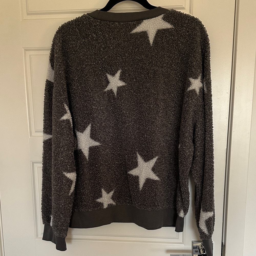 Gray Star Pattern Sweater - Picture 3 of 4